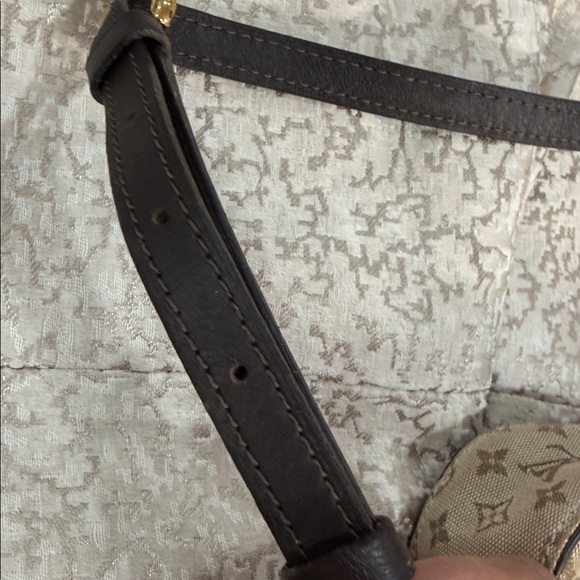 Louis Vuitton Cream and Brown Monogram Crossbody Bag - Picture 10 of 11